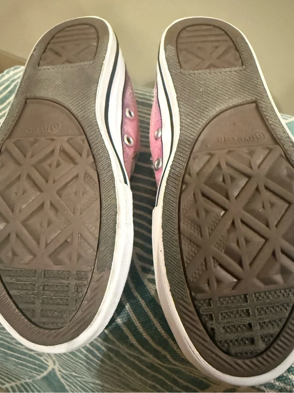 Converse cute low